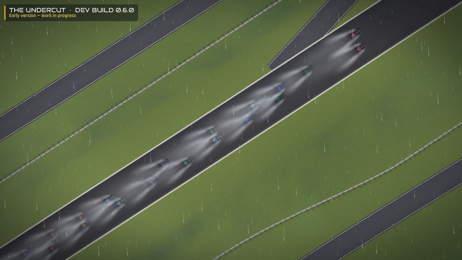 The Undercut, Entwicklungsversion 0.6.0 – das ganze Feld fährt im Regen über eine lange Gerade, jedes Auto zieht eine Gischtfahne hinter sich her